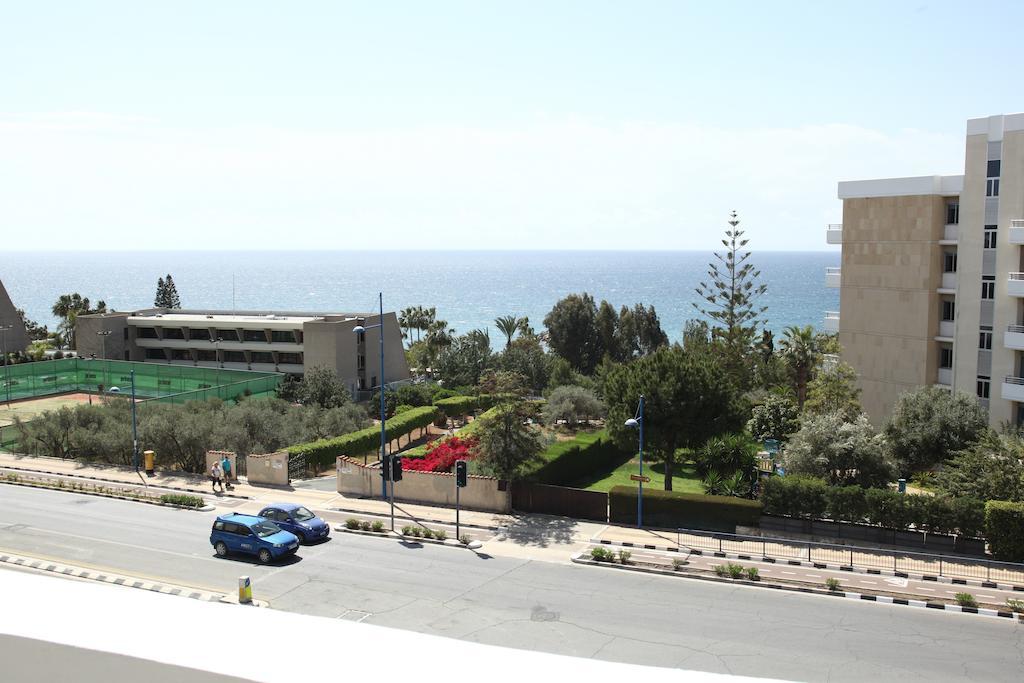 Anemos Apartments Limassol Exteriör bild
