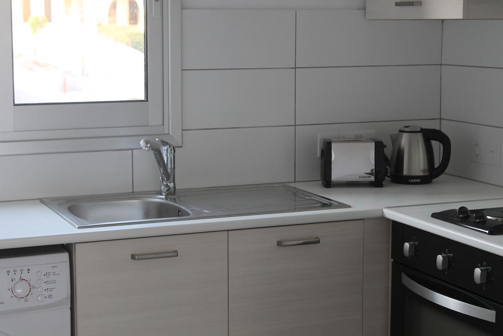Anemos Apartments Limassol Exteriör bild