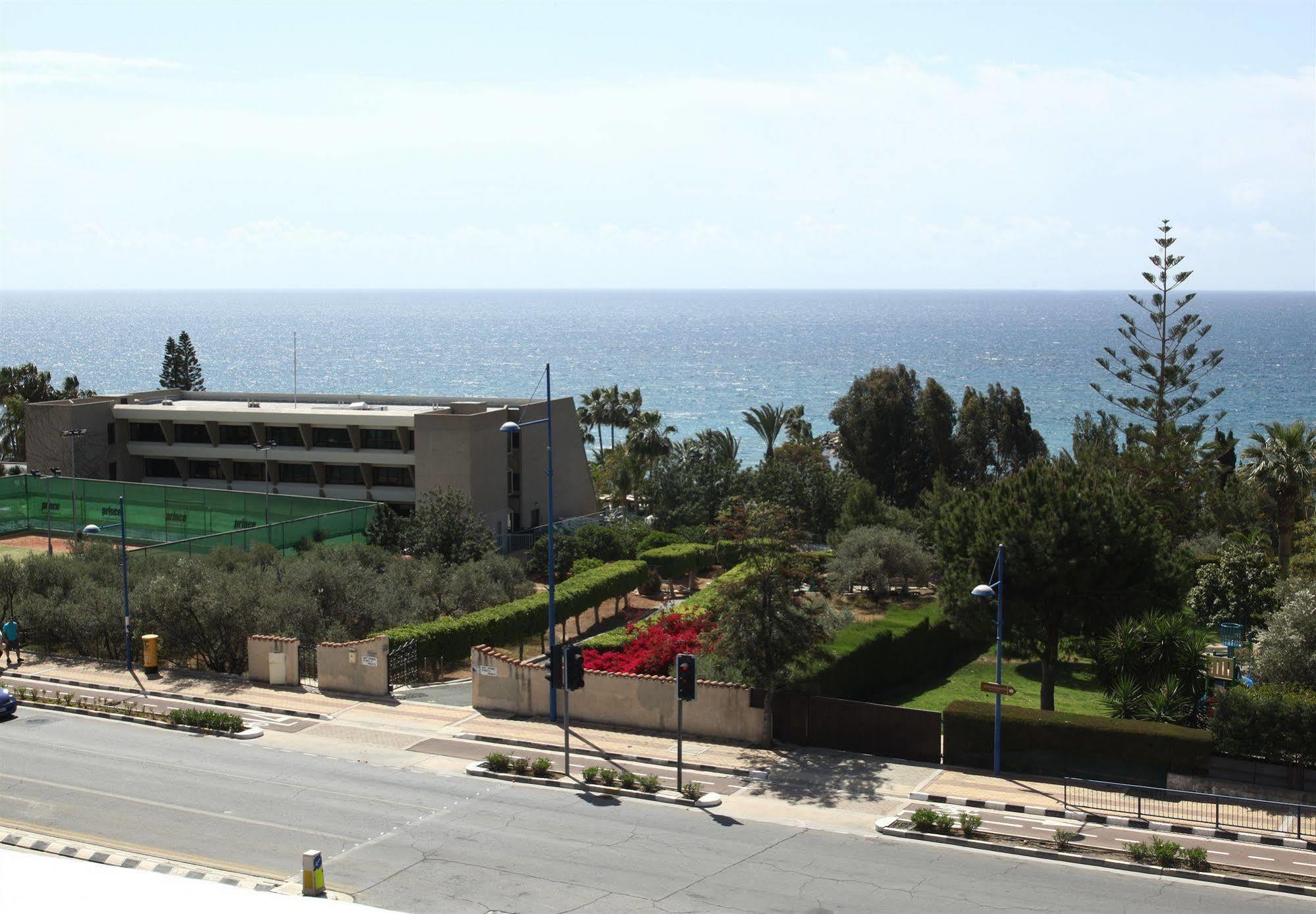 Anemos Apartments Limassol Exteriör bild